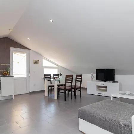 Maslenica 아파트 *