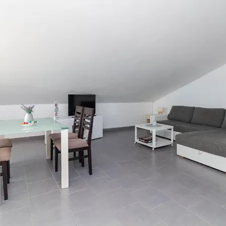 Maslenica アパート *