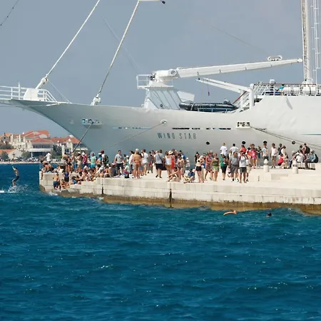 Maslenica アパート